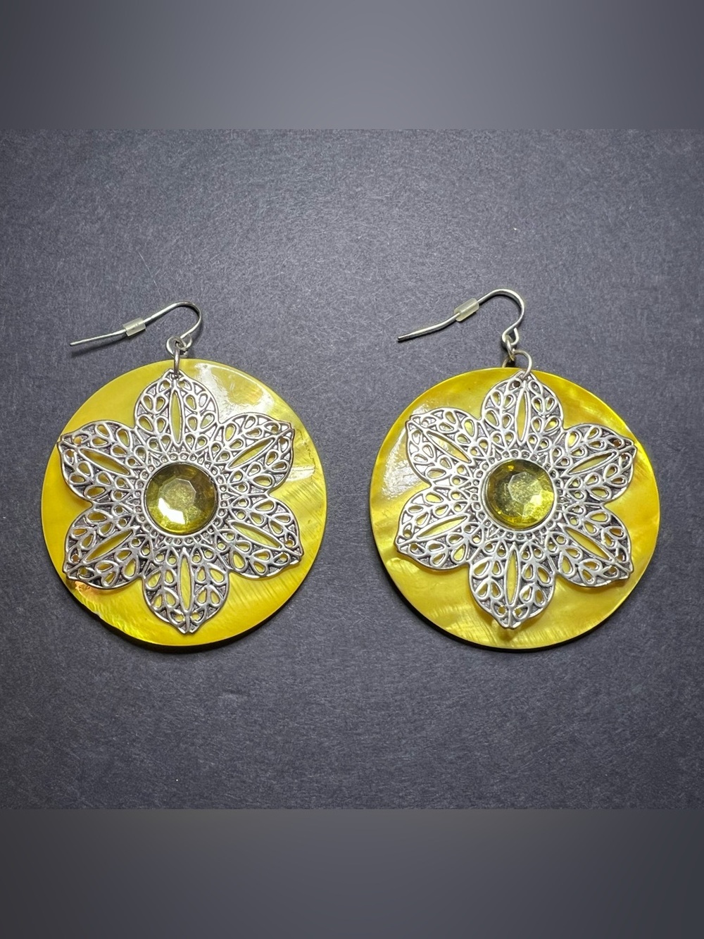 VTG Round Yellow Mother of Pearl Shell Filigree Medallion Flower Drop Earrings